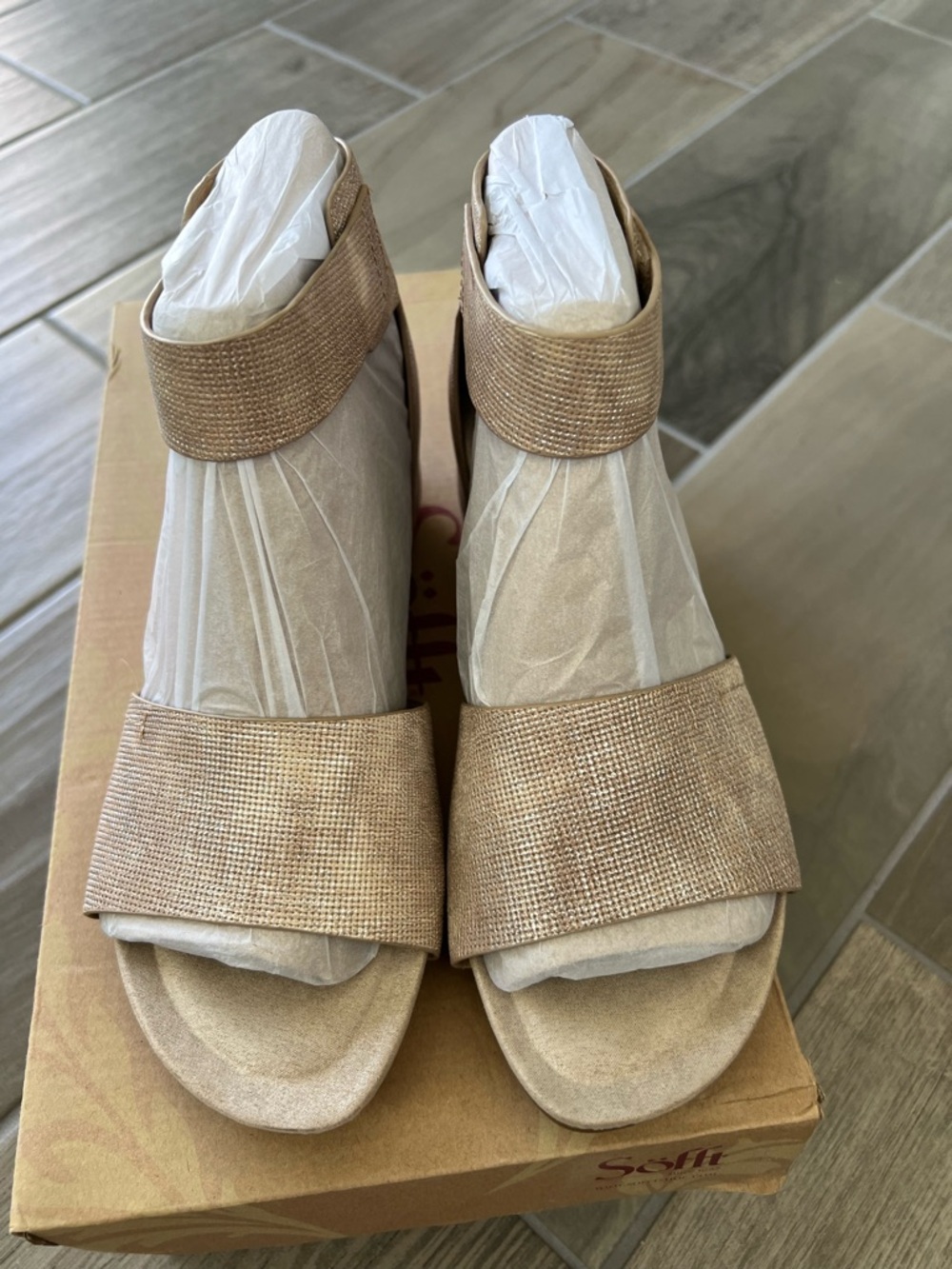 Women’s Söfft Vexie taupe metallic Textured Ankle-Strap Sandals